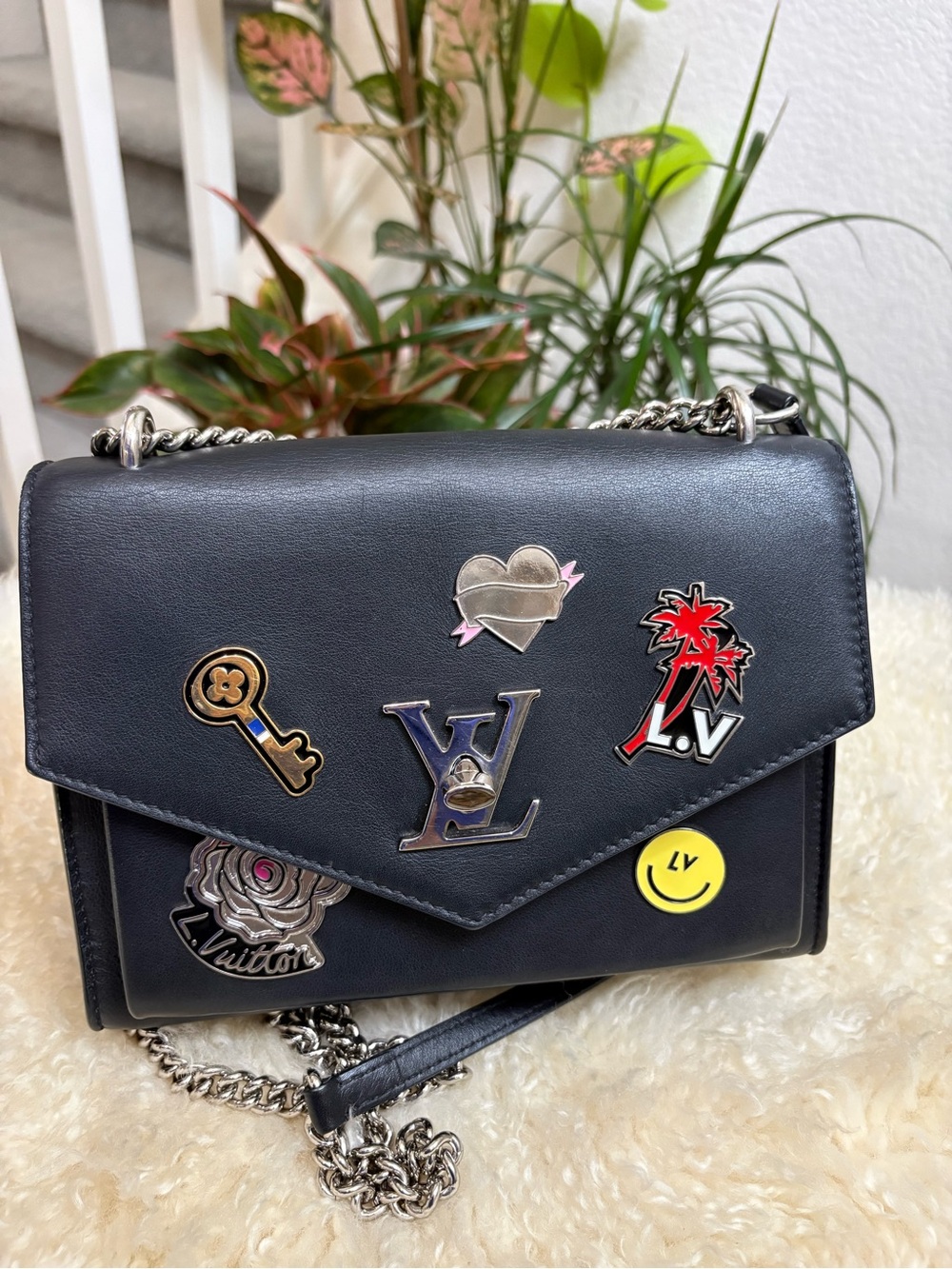 LV Monogram Lockme MM
Condition